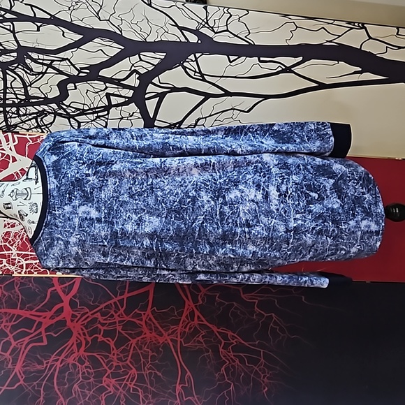 LuLaRoe Hudson Long Sleeve Straight Cut T For Both Him & Her Round Neck Large - Picture 4 of 16